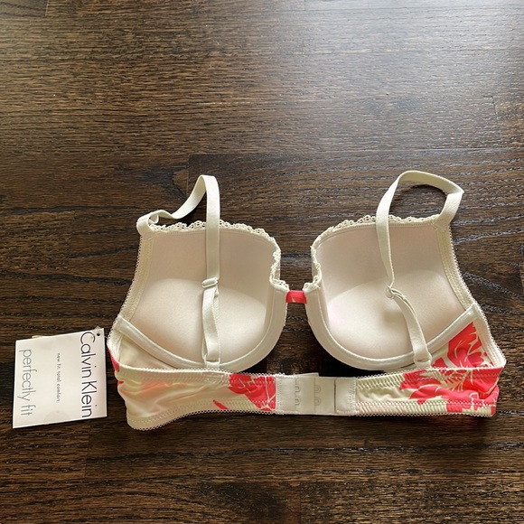 Calvin Klein push up bra - Picture 3 of 4